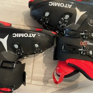 Ski boots Atomic size 12.